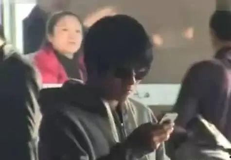 娱乐圈吃瓜男生小说,瓜田里的甜蜜陷阱